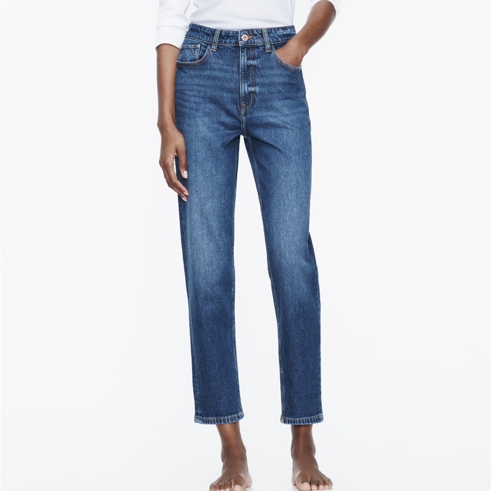 NWT! Zara mom fit jeans Z1975. Size 28 (US6). Color blue.